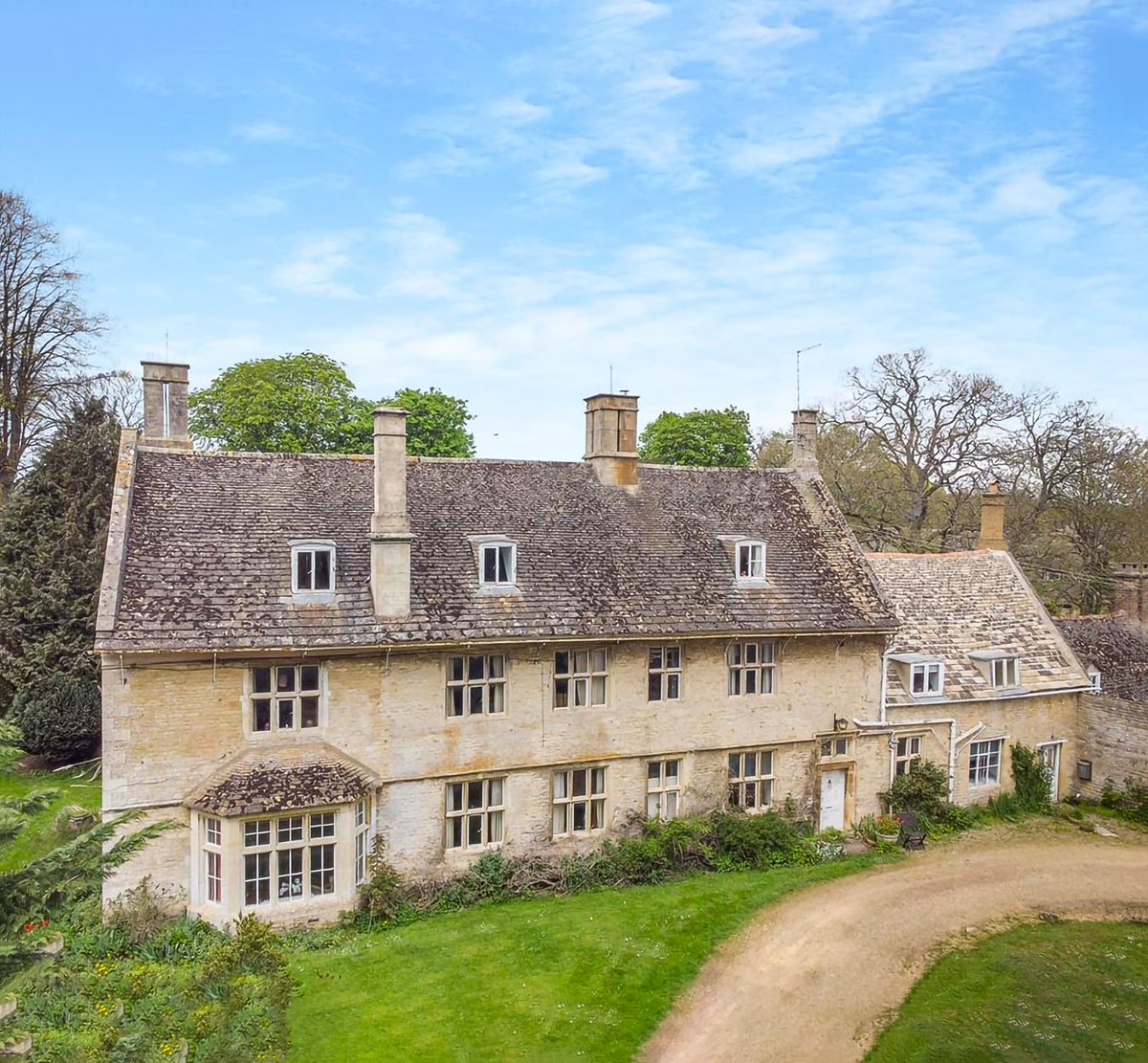 StacksProperty's tweet photo. On with y to acquire a beautiful #OldRectory steeped in history & offering huge #potential. 5,180 sq ft, four acres, river frontage (two moorings), a range of outbuildings & a wealth of original features. - Charlie Rearden, @Stacks_Rutland
On with https://t.co/xDfXrF8IDv https://t.co/VO1XVqeq04