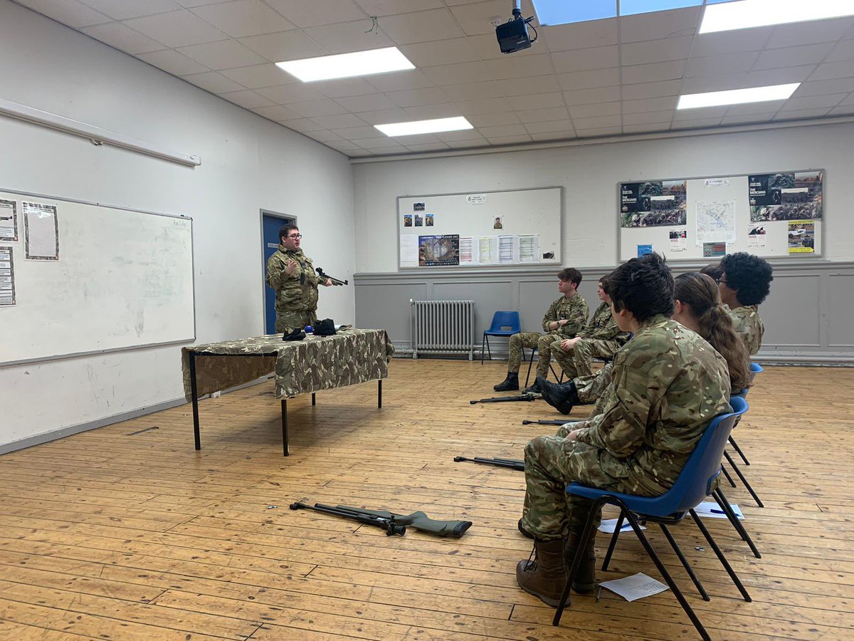 Busy Weekend for 348 to recap we had..
4 cadets Blue road marching
3 cadets on Silver D of E
12 Cadets air rifle training with @SEMWTraining 
2 cadets L98 training
2 cadets on their MOI Course

WELL DONE TO ALL!
#wearegreat348