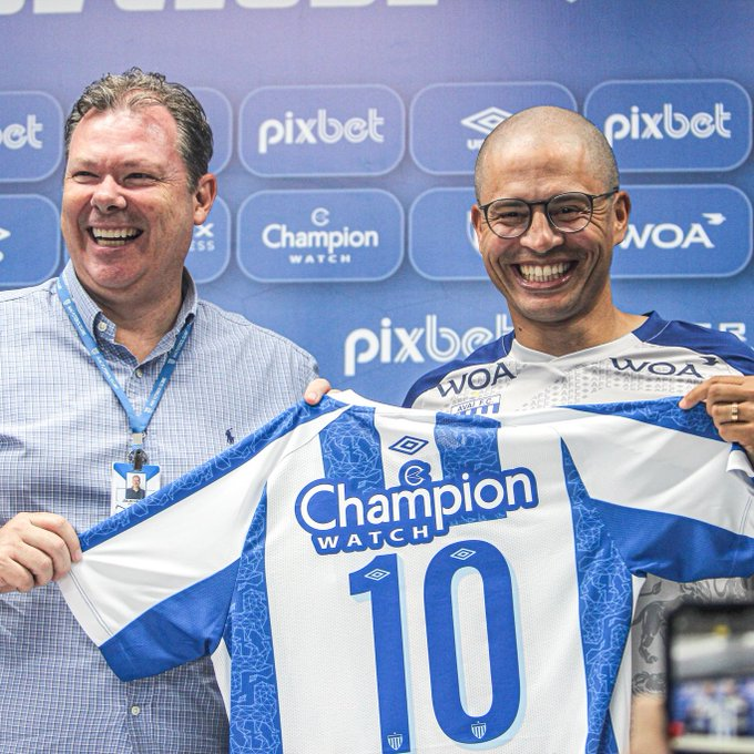 Alex de Souza, Avai ile olan sözleşmesini karşılıklı anlaşarak feshetti.

✅ 6 galibiyet
🤝 3 beraberlik
❌ 9 mağlubiyet