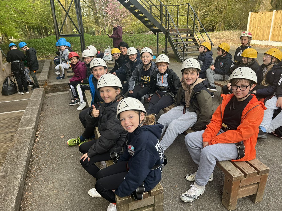 DinasPowysPS's tweet photo. Lots of abseiling fun! https://t.co/OF3qMeQZE5