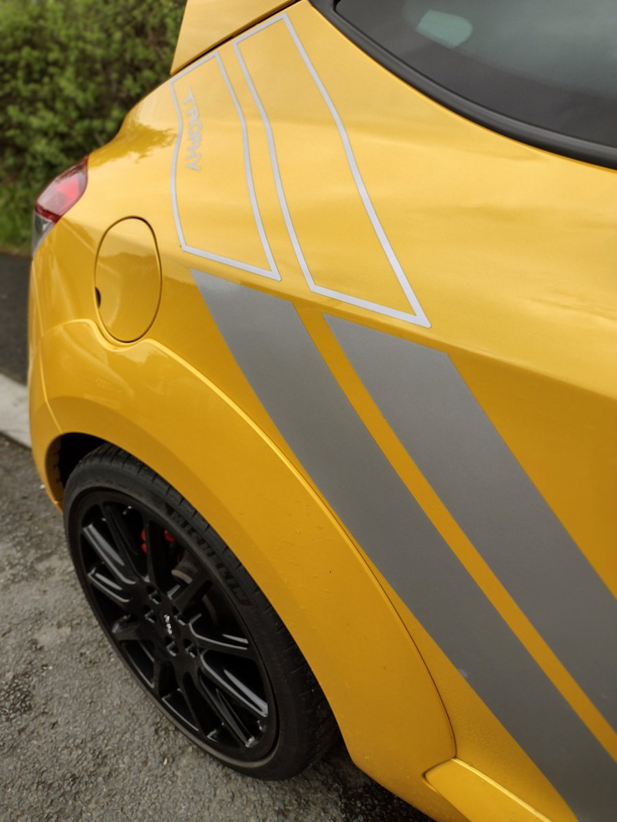 Custos718's tweet photo. The Renault Mégane Renault Sport (alternatively Renault Mégane RS) is a series of high-performance hatchback models based on the Renault Mégane, produced since 2004 #renault #renaultmegane #renaultmeganers #renaultmeganesport #renaultmeganeetech #RS #frenchcar #frenchvoiture https://t.co/aUpnKYX2rT