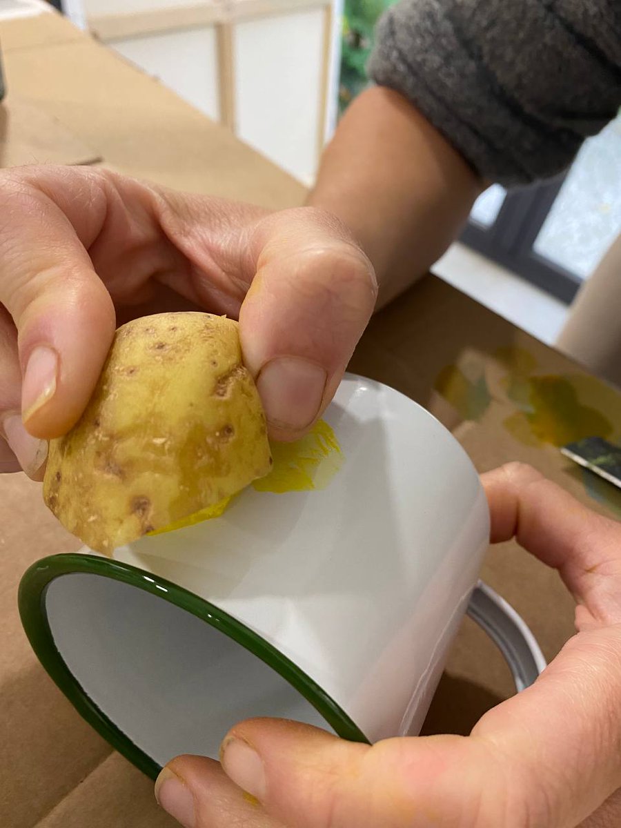 csalvariza's tweet photo. Puxémonos creativas para que na foliada do 6 de maio non vos falten canecas! 💛 https://t.co/EV7i2ND35E