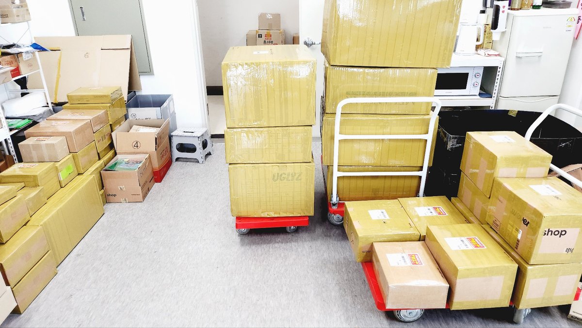 korseller365's tweet image. Today&apos;s delivery.
EMS / PL / K-Packet / Qex / SH :)

We offer a variety of shipping methods. very cheaply!
worldwide shipping Klivewh.com

#webcheckout #bantaek #koreawarehouse #proxyservice #addressrental #kpop #kpoptwt  #kpopidol #nct127 #BTS #blackpink #seventeen