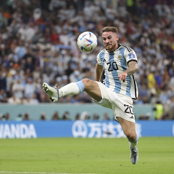 Liverpool, Alexis Mac Allister'ı kadrosuna katabilmek için oyuncuya projelerini ve sözleşme teklifini sundu.

📰 
<a href="/FabrizioRomano/">Fabrizio Romano</a>