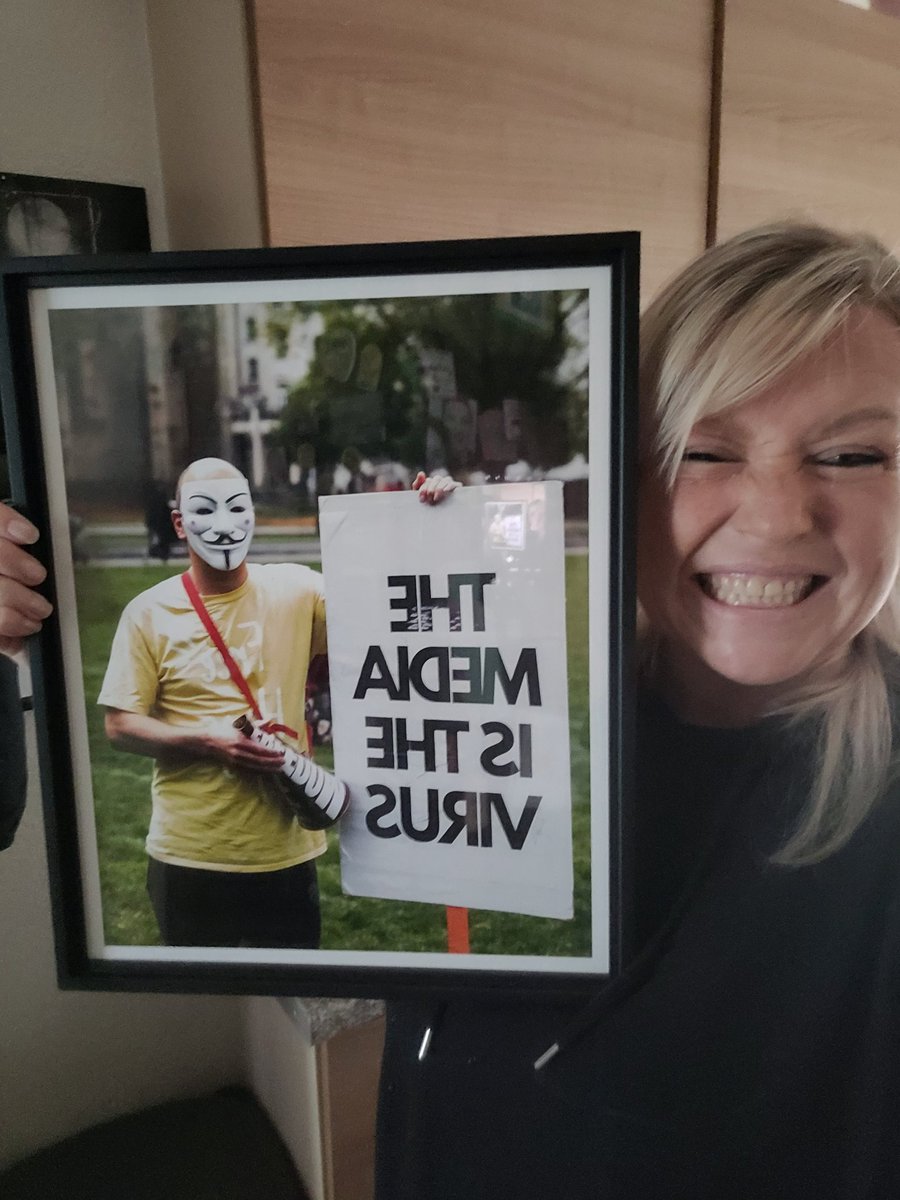 zoeLjohnston's tweet photo. Sliiiiightly cheesing.....I have a @KerryPMurray print!!!
Thank you so much Kerry. You've made me a happy lady and cannot wait to show it as part of @SynchronisedZ stream set up!!!
#grateful #happylass #kindness https://t.co/mGAYNhw8JV