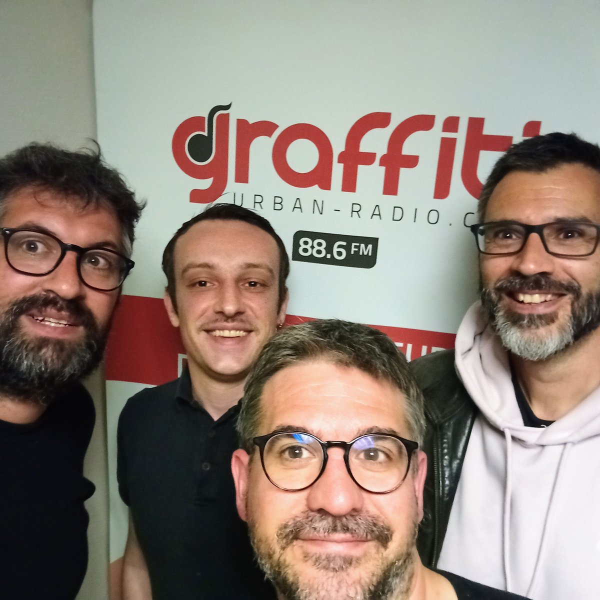 steakpatates's tweet photo. Le podcast est en ligne !
Cette semaine nous recevions Franck, président de l'association organisatrice du BD Fest : https://t.co/zVOEoGrOK8
Rendez-vous les 27 et 28 mai aux Halles à La Roche-sur-Yon pour la 1ere édition du BD FEST, le festival de la BD. https://t.co/bPTcbTqABL