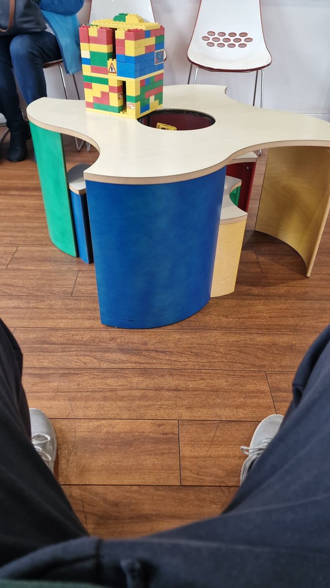 HoodedSun's tweet photo. When you're sitting waiting on your car get its MOT and a service and you have to fight the intusive thoughts of building with the LEGO. https://t.co/NVfXhIvWwL