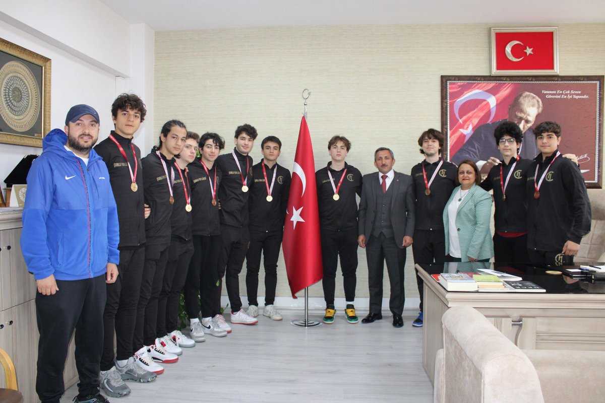 CorluFen's tweet photo. İlce milli eğitim müdürümüz Hüseyin Erdoğan'ı ziyaret ettik. @tekirdagmem  @CorluMem https://t.co/ZuWzULtSxI