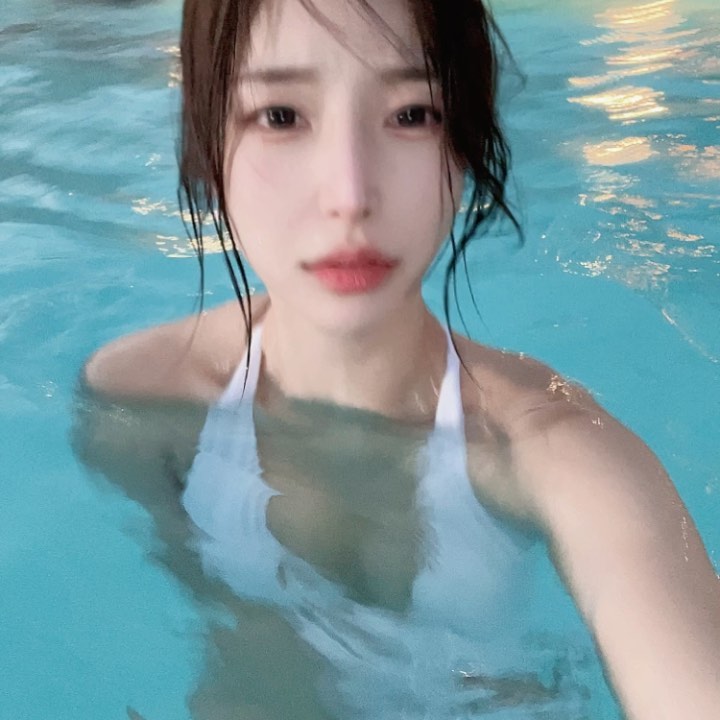 Girls always think that screenshots can save something