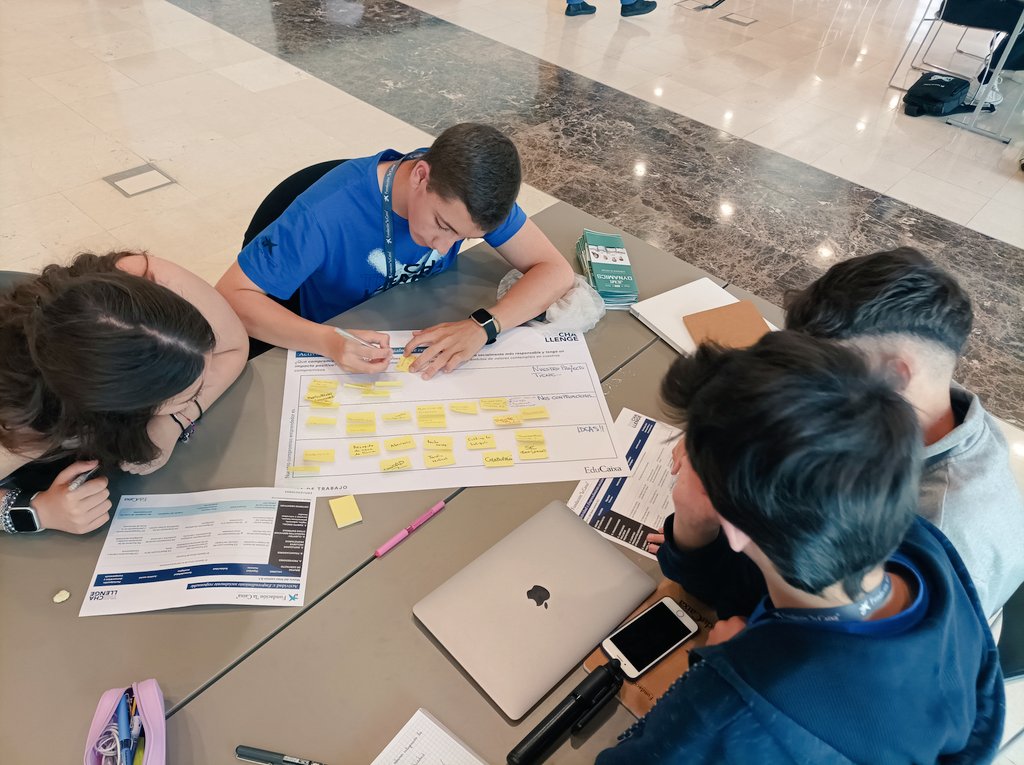 TinaNava's tweet photo. En el taller de Emprendimiento Socialmente responsable aprendemos a diferenciar entre el Impacto responsable y la finalidad social de nuestro proyecto, utilizando la Matriz del Bien Común. #OPORTunidad de mejorar nuestro proyecto. #TheChallengeByEduCaixa https://t.co/LgzvHDBAyM