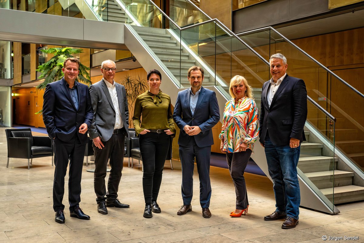 🤩Die GewinnerInnen beim 20. Medienpreis Mittelstand stehen fest👍. Die Jury hat am 02.05.2023 entschieden. medienpreis-mittelstand.de/news/
Herzlichen Glückwunsch! Die Preisverleihung findet am 25. Mai im Haus der Commerzbank am Brandenburger Tor in Berlin statt. Wir sehen uns 🫶