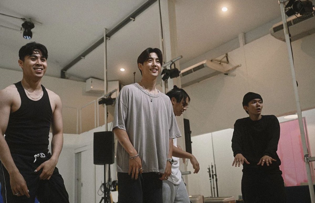 journeyofMT's tweet photo. 230504 @dnaofficial IG post 

“[📷 MARK SHOTS]

Putting in the work for tomorrow’s show! Are you ready?? “

🔗 https://t.co/QA1Jaz8iJH

#theothersideAsiaTour
#MarkTuan #Mark
#마크 #段宜恩 
@marktuan https://t.co/MAcs1X9bVg