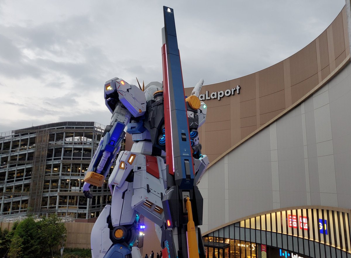 後ろ姿を見たのは初めてだ。 https://t.co/24gmsKuJxS