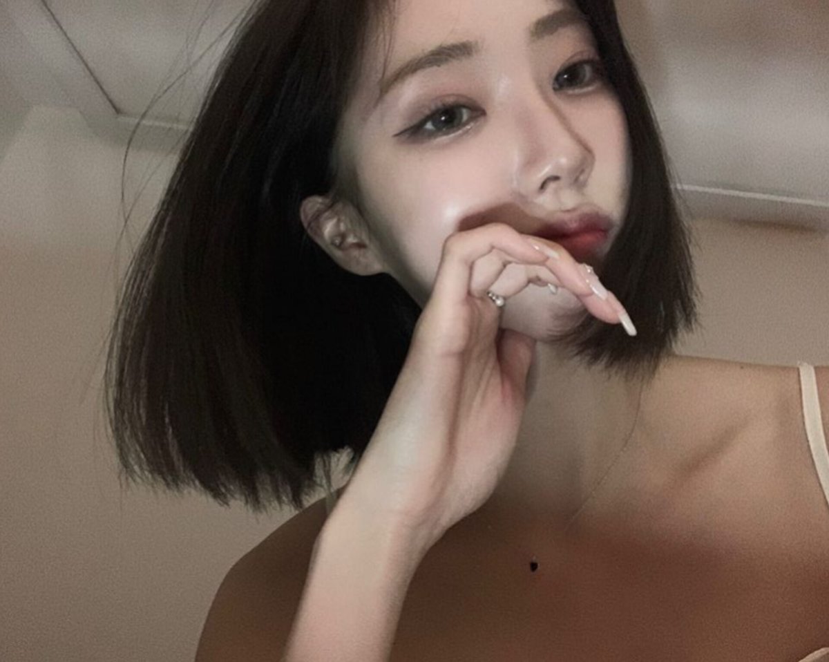 Liv Instagram güncellemesi

#아이리스 #irris <a href="/irris_official/">IRRIS (아이리스)</a>