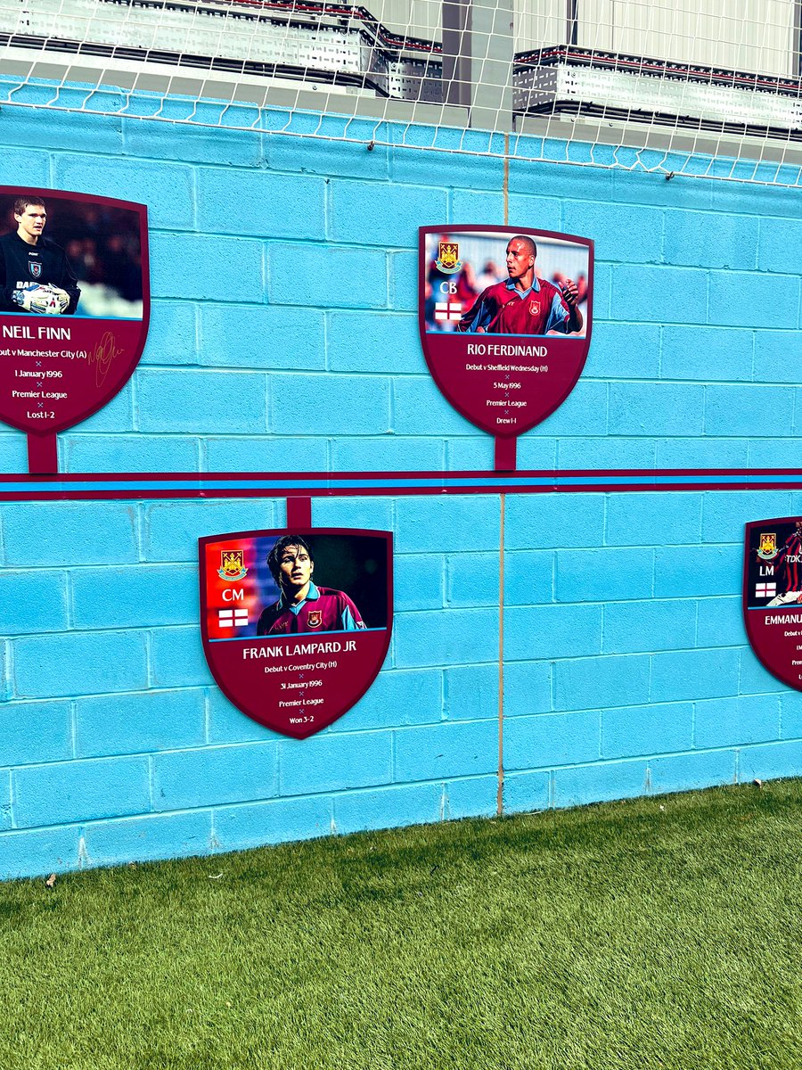 CiaranQuinn9's tweet photo. Another NI Next Gen in the books. This time talking to our lads at @WestHam 🙌🏼 Great people with an incredible future ahead of them 💚 All captured by the 🐐 @davidcavan 🎥 #GAWA #NINextGen https://t.co/KSfDRJRSa5
