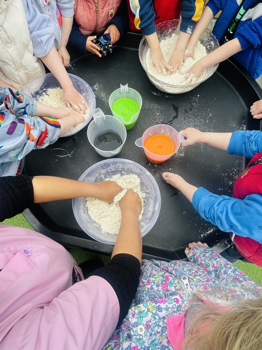 fionabowe100's tweet photo. The children have started the day by making playdough for touchy Thursday ✨ @ncn4children @ECEQualityIRL @MurphyDunne #CSW2023 #ecec #preschool #workthosemuscles https://t.co/bWuHUfzuxX