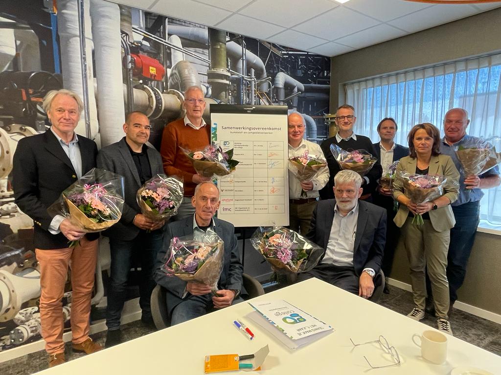 Waar een simpel telefoontje toe kan leiden!  Gisteren de samenwerkingsovereenkomst getekend met diverse partijen om gezamenlijk een mbo opleiding Kunststof- en Composietverwerker te gaan opzetten! <a href="/Dupolco1/">Dupolco</a>  <a href="/ThermoKunst/">Thermopol</a> <a href="/CompositesNL/">CompositesNL</a> #Versteden B.V.;  #IMCOrgansisatie B.V.