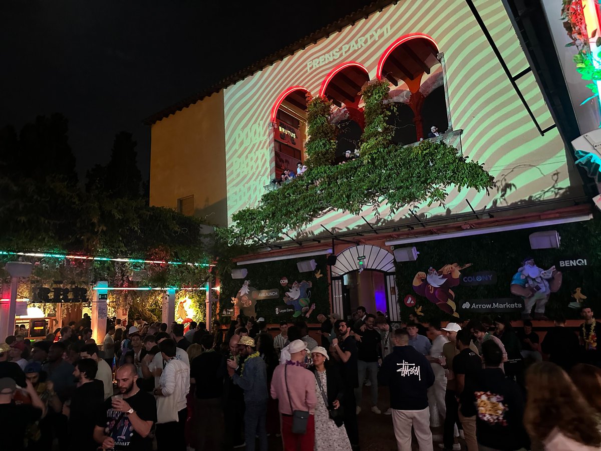 Always an amazing time at the #AvalancheSummit and @traderjoe_xyz Frens Party.

It's Day 2 of the #Avalanche summit. Come talk to us!