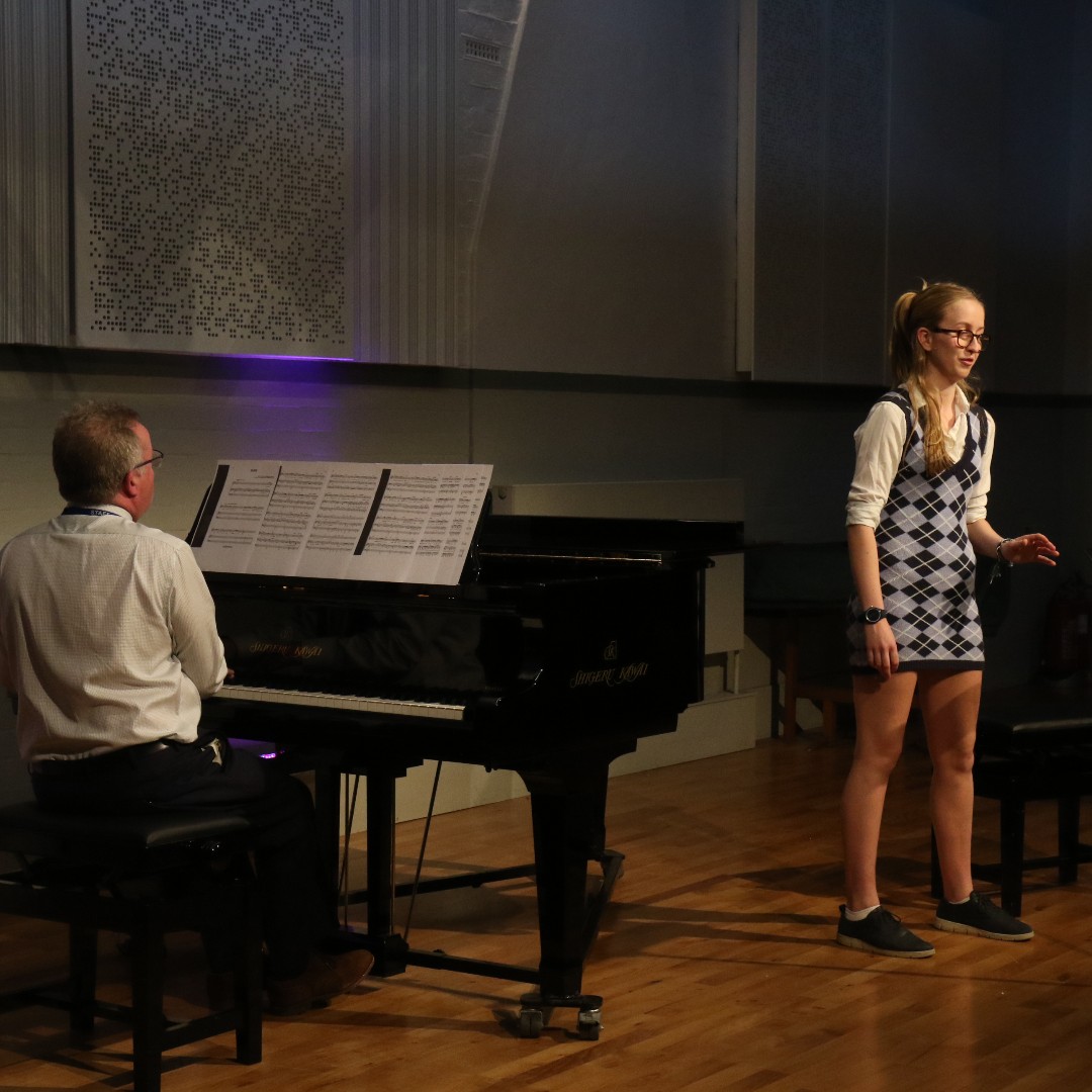 QASCaversham's tweet photo. In their final week at QAS, U6 put on an excellent show for their leavers' concert. 🎵

With several performances, from classical pieces to musical theatre, students took the opportunity to reminisce about their time at school through their last music performance. 

#QASMusic https://t.co/VoeK5XJTQ3