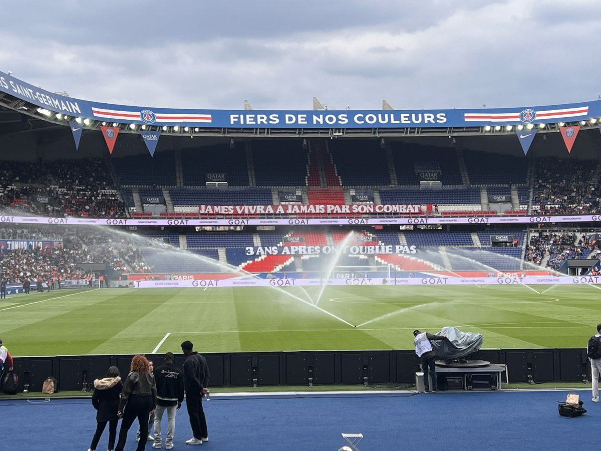 RichAllen1234's tweet photo. @TheTransferOne Shame they weren’t at the actual game, atmosphere was shit. Not surprised he wants out https://t.co/ZjkB6TWVxN