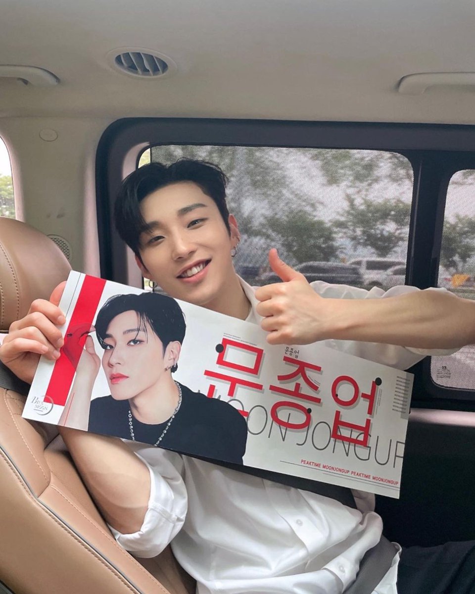 StellaJung85's tweet photo. 지나친 잘생김은 몸에 이롭군요 ^^

#문종업 https://t.co/5Jvp5mW12s