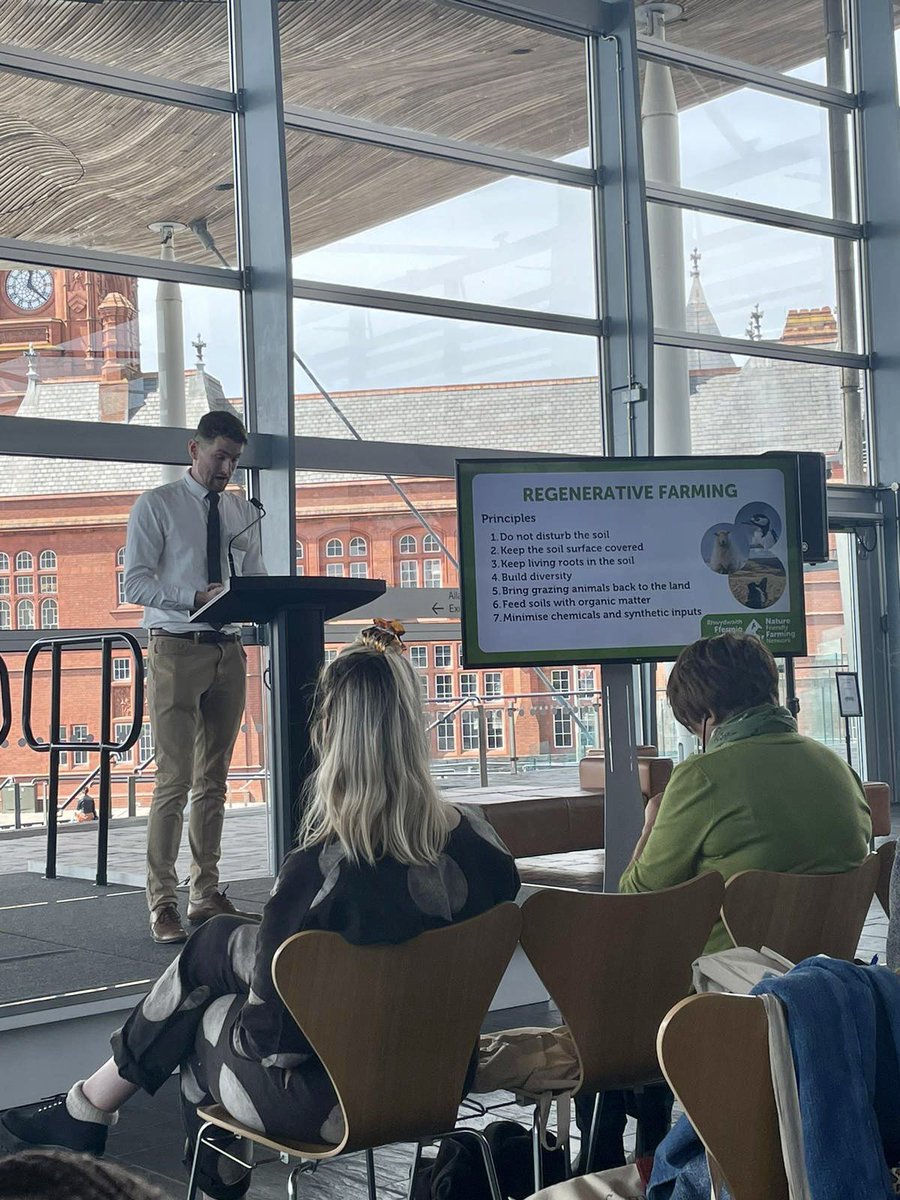 RhysEvans90's tweet photo. Braint cael lawnsio adroddiad newydd #MaeNaturYnMeddwlBusnes @NFFNUK Cymru yn y Senedd ddoe 🏴󠁧󠁢󠁷󠁬󠁳󠁿💪

Absolute pleasure to launch @NFFNUK Cymru’s new #NatureMeansBusiness Report at the Senedd yesterday 🏴󠁧󠁢󠁷󠁬󠁳󠁿💪

Diolch @huw4ogmore am noddi 👍

📖➡️https://t.co/DckjyMgj5i https://t.co/e5ghVKU7ad