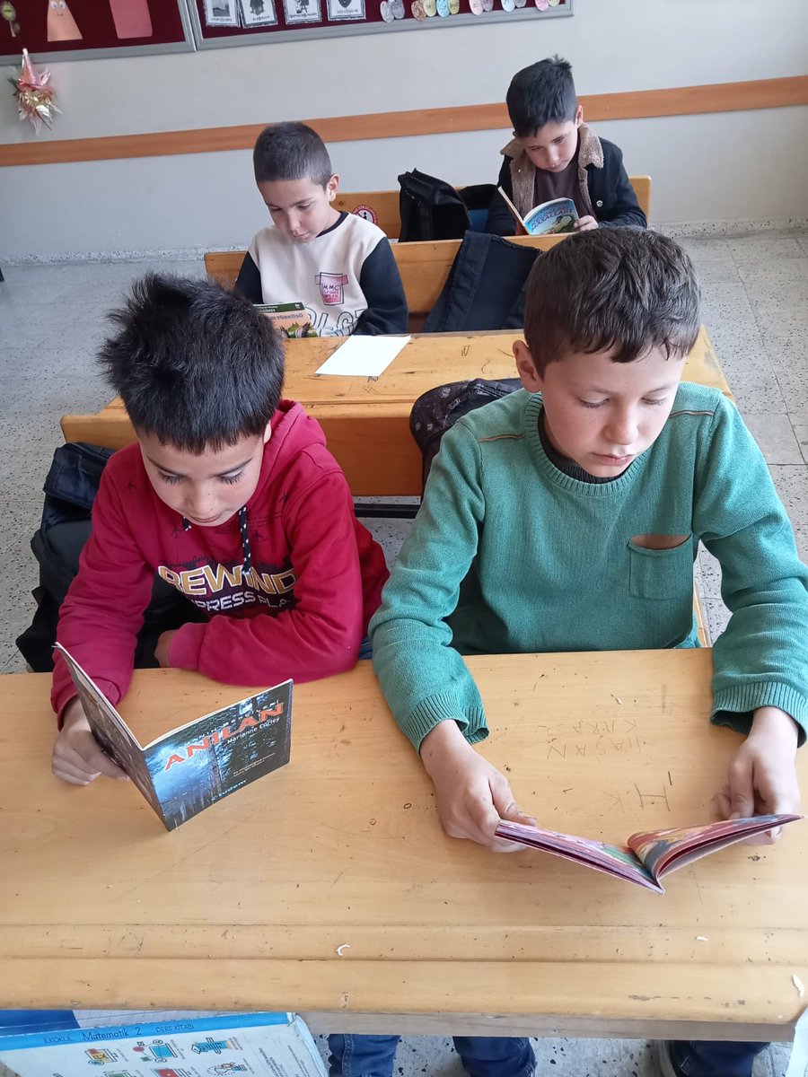 sehit_toy's tweet photo. Kitaplar,gerçek hazinelerdir..
#sultanşehirokuyor #hedefprojesi 
@sivasvaliligi @valisimsek https://t.co/DgcR5bzW1Y