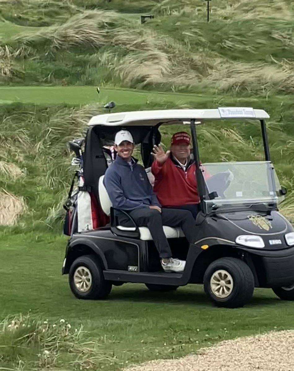 johncookeradio's tweet image. #DonaldTrump &amp;amp; son Eric teeing off on 4th hole at #Doonbeg Golf Resort- said he’s looking for the Irish Vote on this trip! &amp;amp; Described #JoeBiden as “incompetent “ @TodaywithClaire @RTERadio1