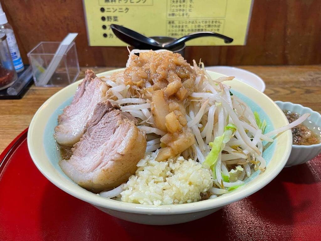 fum_ros's tweet photo. 先日の初めじ小、確かに噂に違わぬきれいさに強いて言えばアブラが美味かった
#ラーメンめじ https://t.co/muW8kuGFGk https://t.co/yxT3y4XkQi