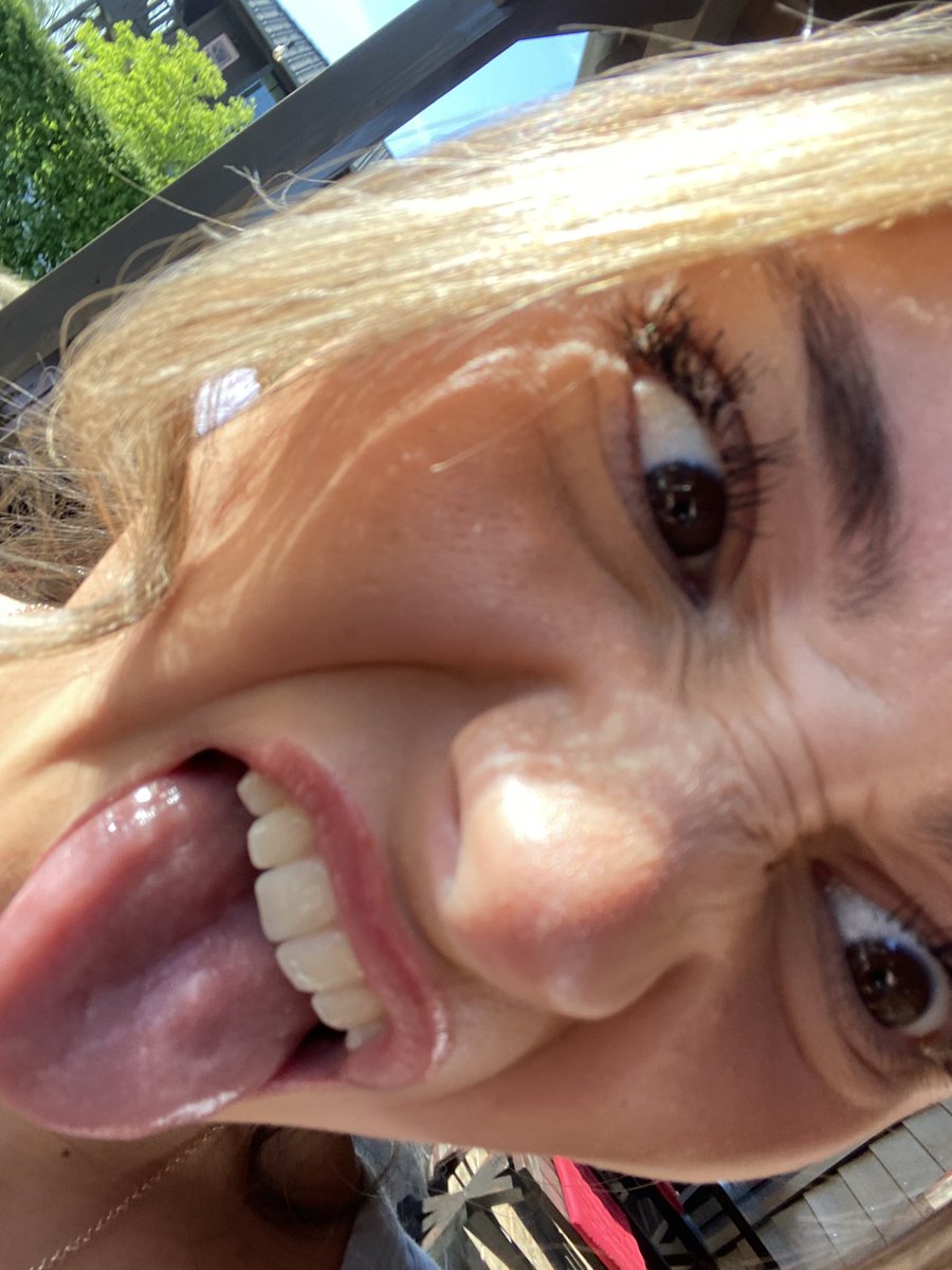 lyd_wh003's tweet photo. Spam my phone with selfies I’ll expose you 🤭#Erasmus23 https://t.co/vepE2Lqwum