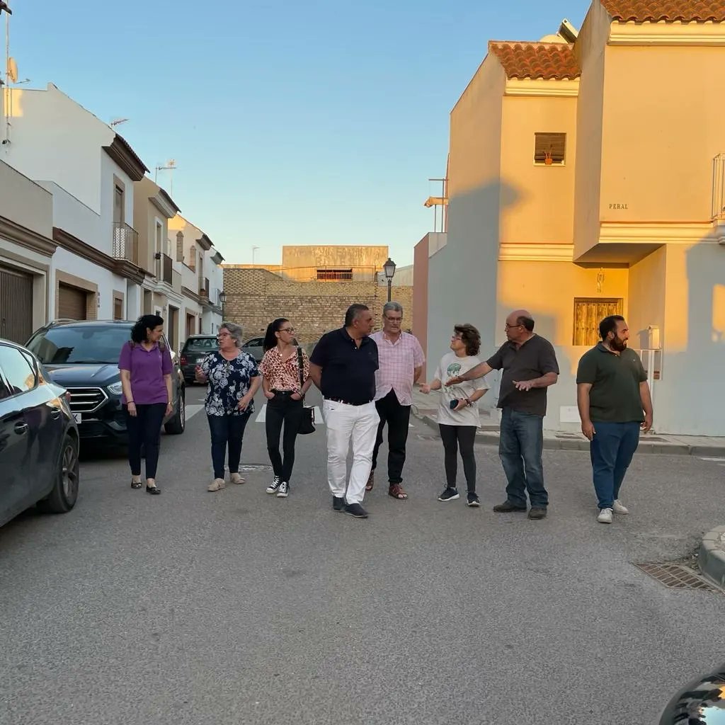 Compromiso_Lora's tweet photo. 💚 Visita al barrio de San José.

👉🏽 Ayer estuvimos conociendo de mano de los vecinos del barrio de San José las necesidades que tiene el barrio para seguir avanzando.

#CompromisoconLora
#CcL
#SomosNecesarios
#MeQuedoconLora https://t.co/DjAl0FrDvg