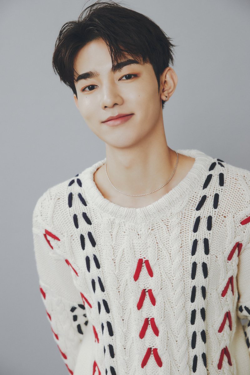ZEROBASEONE on Twitter: "Profile Photo _𝗭𝗘𝗥𝗢𝗕𝗔𝗦𝗘𝗢𝗡𝗘 장하오 ZHANG HAO 2000.