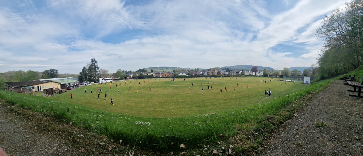 Great to see 120 children playing @BuilthWellsCC today as part of the @CricketWales Primary Schools Festival Programme in partnership with @SportPowys 🏏🏴󠁧󠁢󠁷󠁬󠁳󠁿