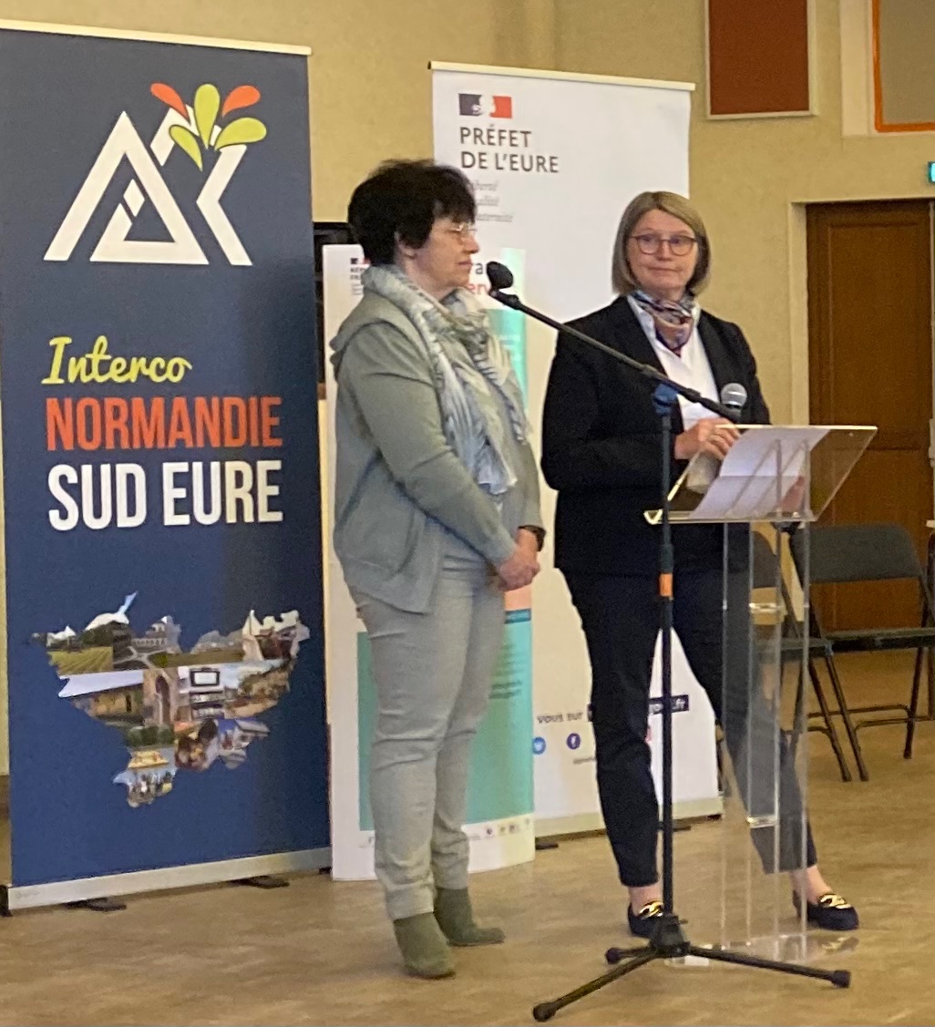 🙏🏼 beaucoup à Madame Noël, Pres. de <a href="/INSE27/">Interco Normandie Sud Eure</a> , Monsieur le  <a href="/Prefet27/">Préfet de l'Eure</a> , Monsieur le Sous-préfet de l’Eure <a href="/LEBASNicolas/">Nicolas LEBAS</a>, Madame la Secrétaire Générale <a href="/isadorliat/">Isabelle Dorliat</a> pour l’invitation au séminaire des #FranceServices de l’Eure
➡️ Présentation des  Points relais particuliers emploi