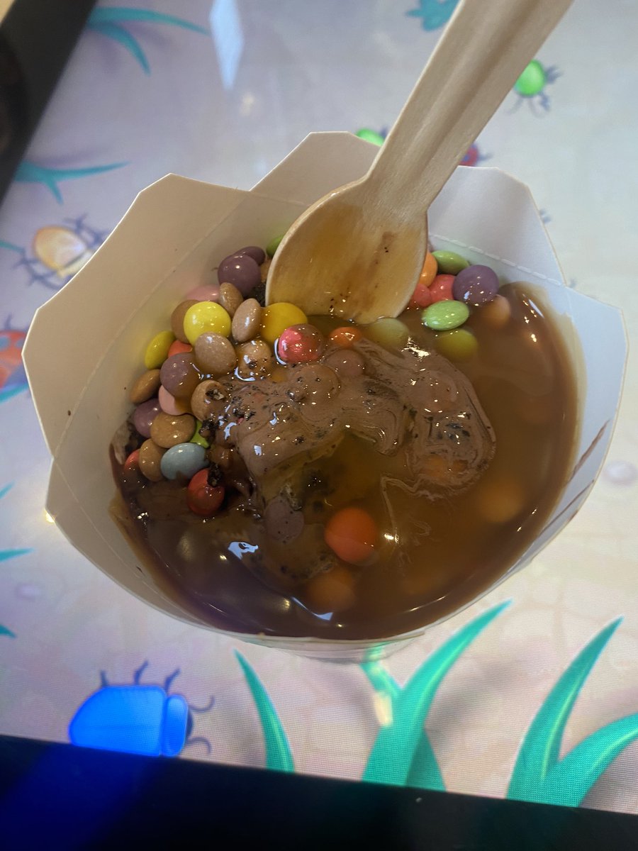 lyd_wh003's tweet photo. Pudding dump 🧁🫶#Erasmus23 https://t.co/qdS82jA9Oa