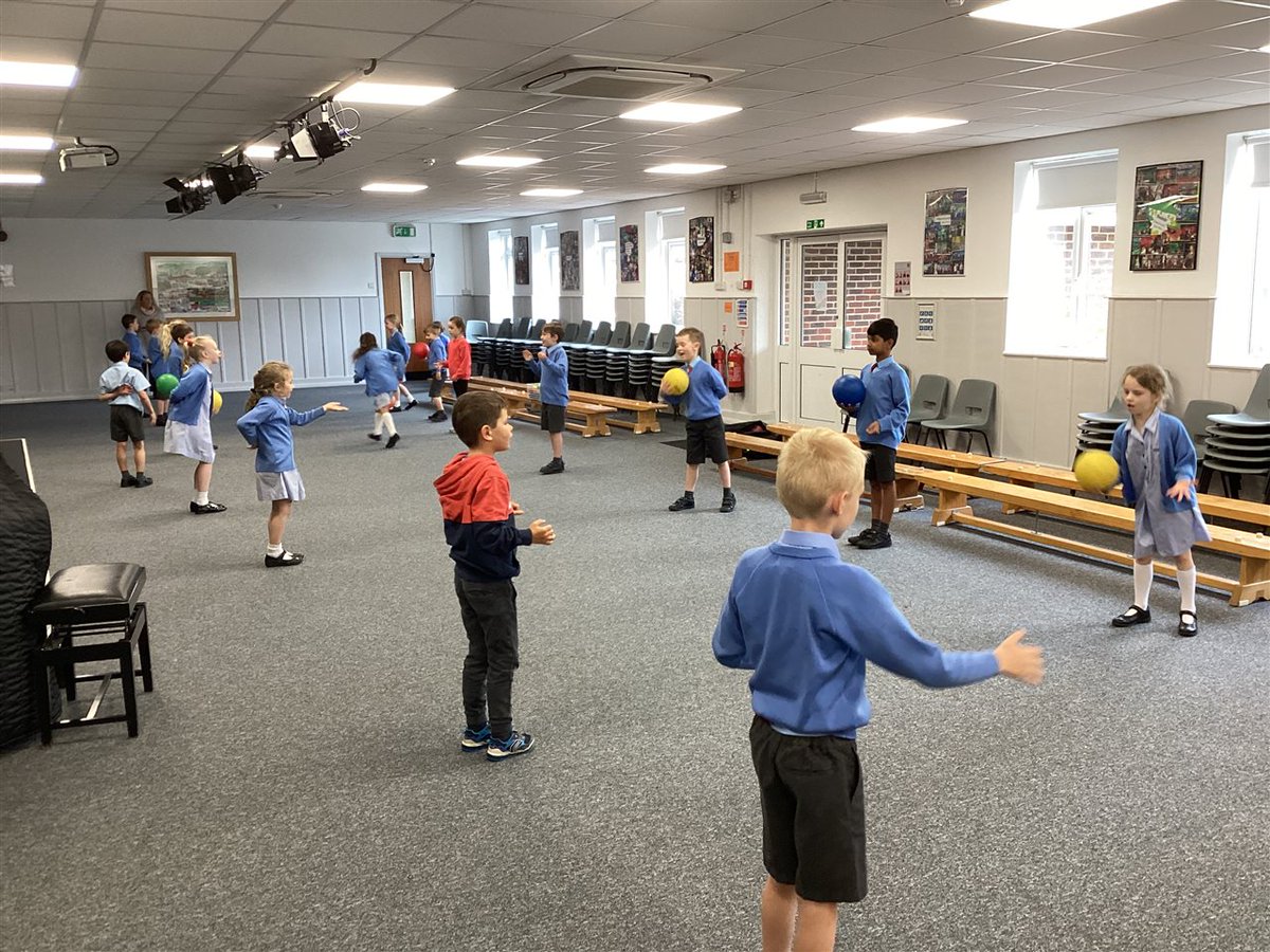 LingfieldPrep's tweet photo. In PSHE, Year 2 looked at how they learn a new skill. They had to catch a ball with one hand and learned that encouragement and practice really help!
#futuremotivator #lingfieldprepschool https://t.co/2dxPchSQly