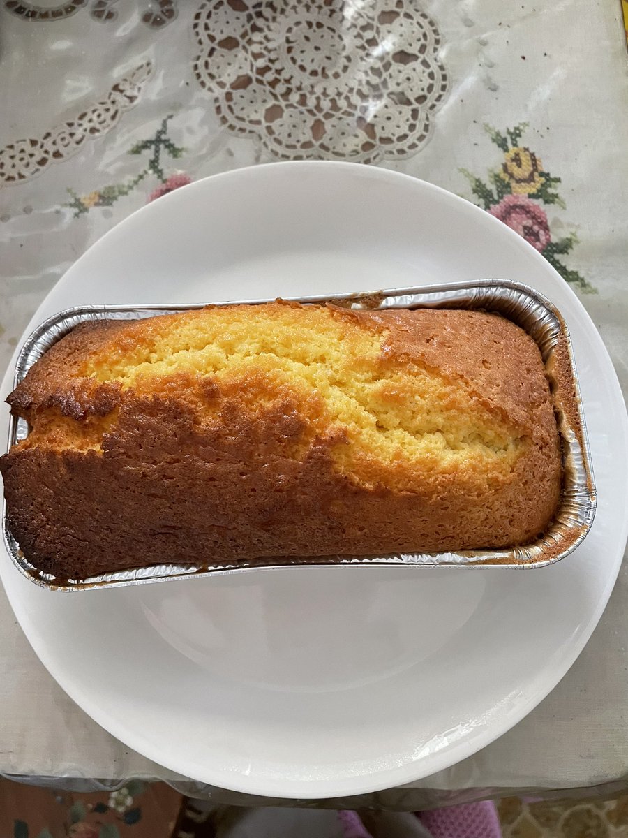 kathoeycat's tweet photo. 明日は子どもの日だし、パウンドケーキ焼いてみた。 https://t.co/5E1oc89XyS