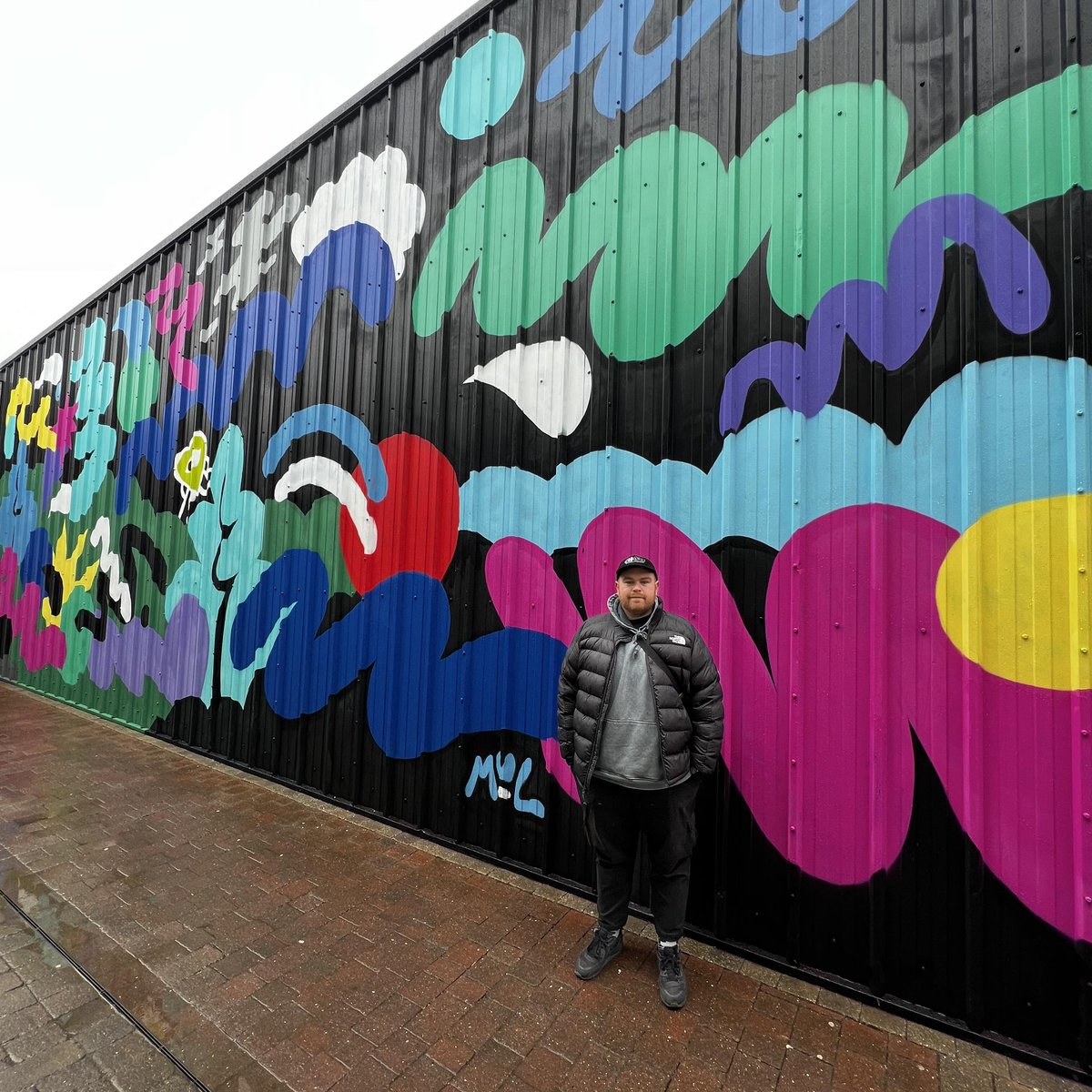 Mul leaves his distinctive mark on Dalton Park

Renowned North East artist, Mul Draws, has created the largest art installation Dalton Park has ever seen to celebrate the centre’s 20th anniversary.

Read more > bit.ly/4279OMG