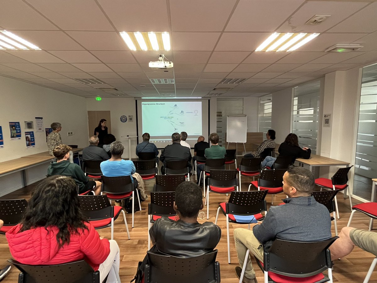 #RECRUTEMENT
👉🏼 Retour sur la matinée de recrutement au #PôleEmploi de #Narbonne avec l’entreprise Promo Service Nettoyage :
✔️ 17 personnes présentes,
✔️ 12 entretiens réalisés,
✅ 7 embauches en direct.

➕4 candidats retenus pour un second entretien.
#TousMobilisés #Emploi