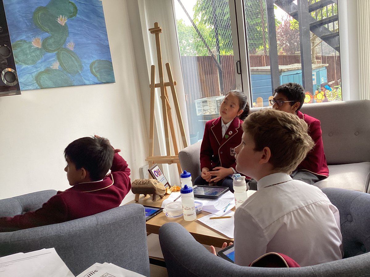 The school’s quiz team is busy representing our school this morning in The Quiz Club General Knowledge national semi-finals! Send them a like or a comment to wish them luck 🍀 #NewMalden #KingstonUponThames #quizclub #prepschool #Surrey #extracurricular #teamwork