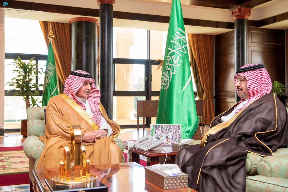 سمو أمير تبوك يستقبل مدير صندوق التنمية الزراعية بالمنطقة.
spa.gov.sa/w1897010
#واس_عام
