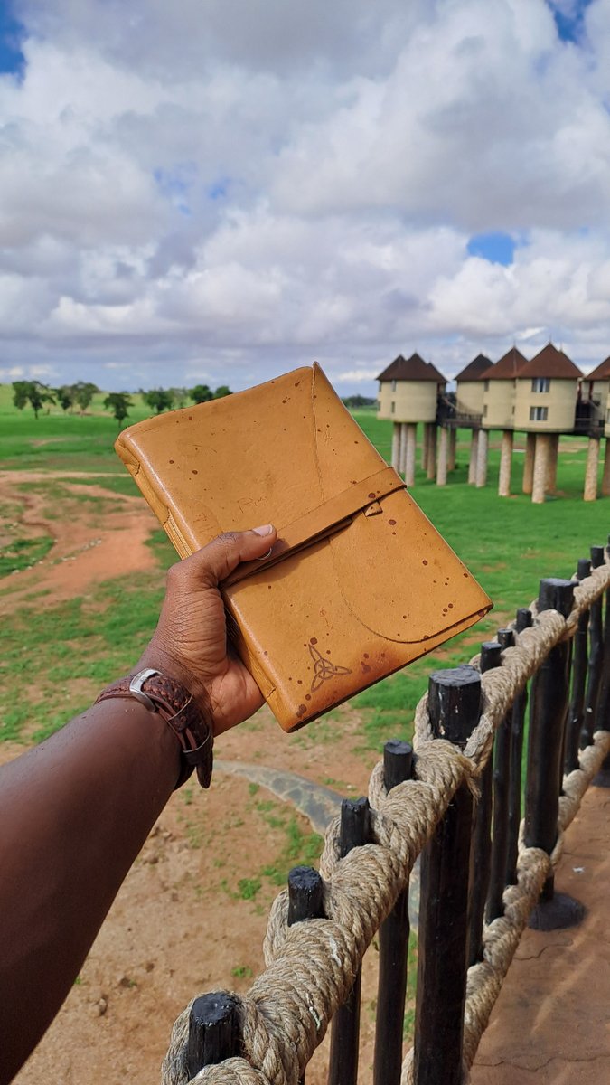 erregatti's tweet photo. It's the way that this journal and its leather becomes a part of your life journey. Taking on scars, marks, stains and dents that add to it's overall character.

All orders are now processed via the website, so you can pick your preferred colour and see it grows with you. 😊 https://t.co/jtMYMH542y