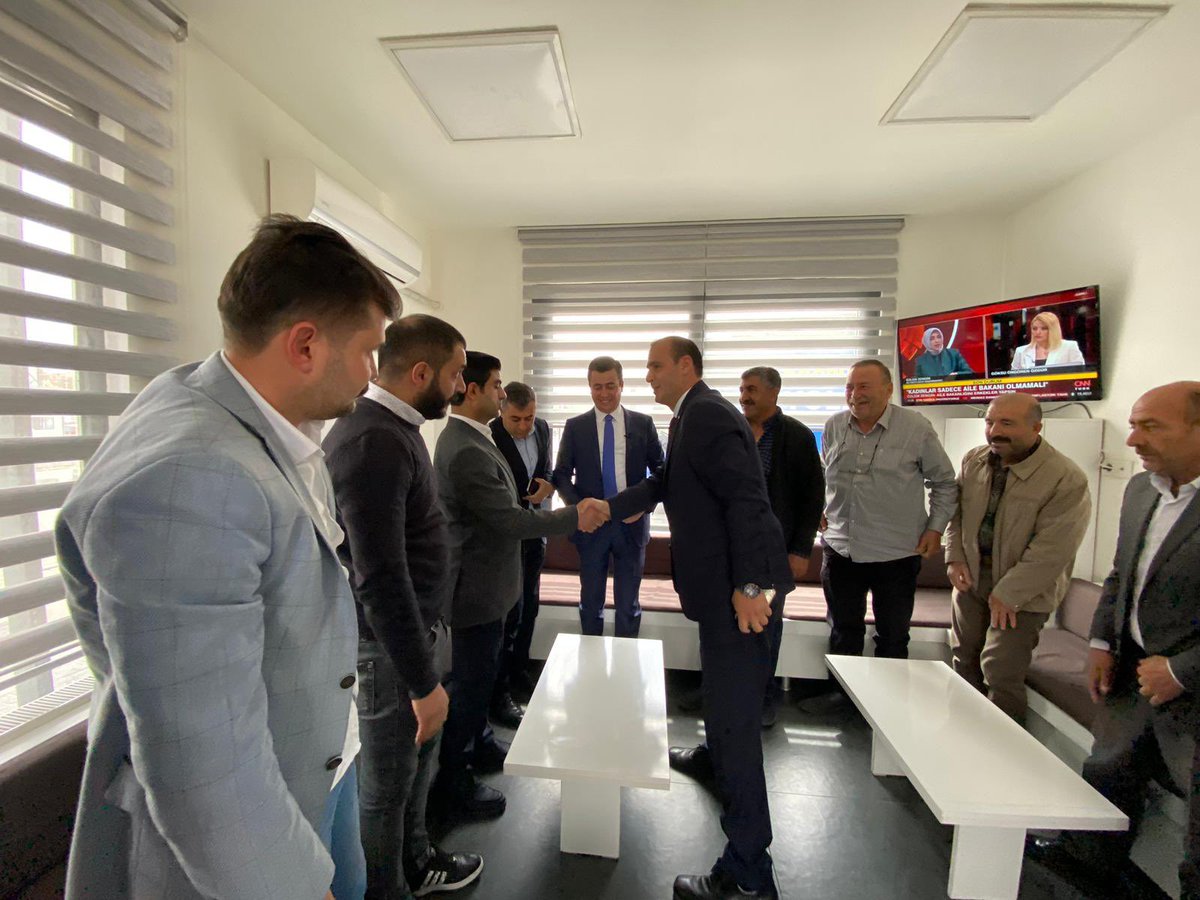 mfkoca's tweet photo. Durağımıza ziyarette bulunan 2. Bölge milletvekili adayı Sn. @OsmanGokcek_  Altındağ ilçe başkanımız Sn. @Fatih__Bildik gençlik kolları bşk. @hasanakyoll06 ve meclis üyerine teşekkür ederiz. Zamanında bize sahip çıkan @06melihgokcek  başkanımızada tekrar teşekkürü borç biliriz. https://t.co/1QdRgXSaSf