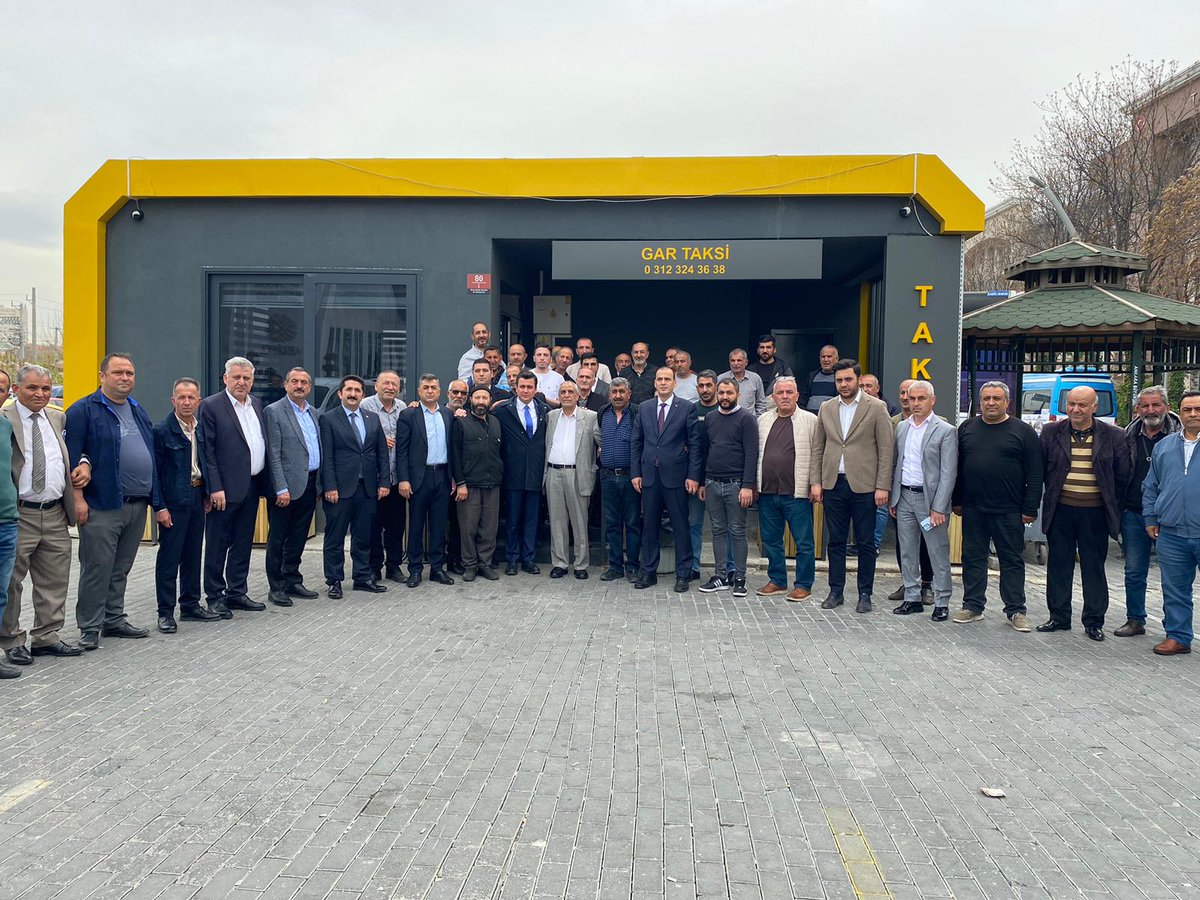 mfkoca's tweet photo. Durağımıza ziyarette bulunan 2. Bölge milletvekili adayı Sn. @OsmanGokcek_  Altındağ ilçe başkanımız Sn. @Fatih__Bildik gençlik kolları bşk. @hasanakyoll06 ve meclis üyerine teşekkür ederiz. Zamanında bize sahip çıkan @06melihgokcek  başkanımızada tekrar teşekkürü borç biliriz. https://t.co/1QdRgXSaSf