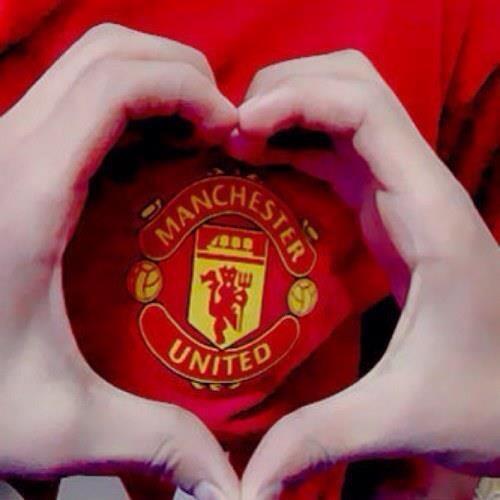 Jimbob210712's tweet photo. I just can't get my head around certain people Slating players on a Daily basis... Eriksen This, Sancho that... De-Gea! The latter in line for Golden Glove lol...! We need to Support them till the death! fight for the target! Scream shout and give them confidence! #MUFC #BackThem https://t.co/yvaAOQxTOH