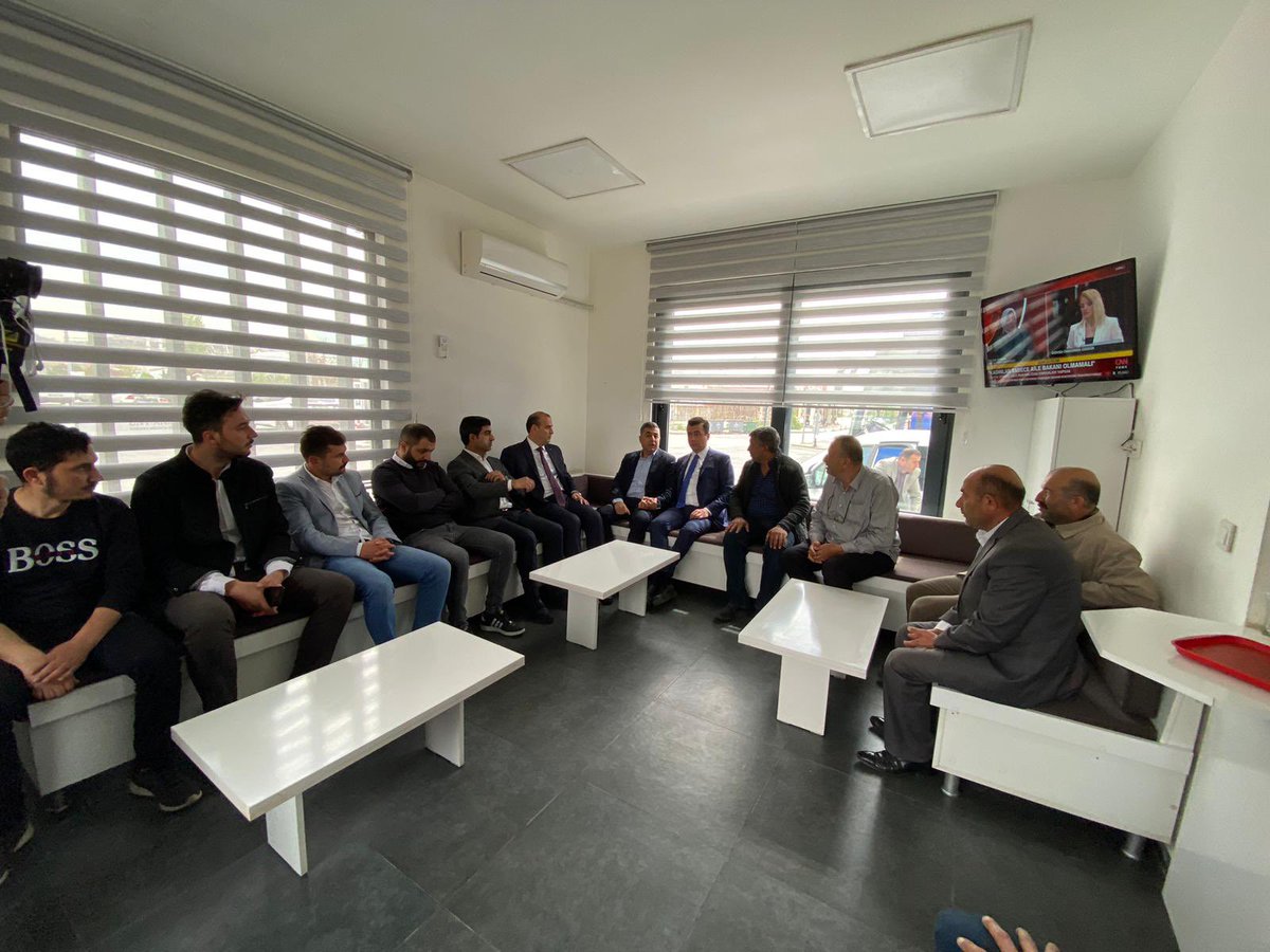 mfkoca's tweet photo. Durağımıza ziyarette bulunan 2. Bölge milletvekili adayı Sn. @OsmanGokcek_  Altındağ ilçe başkanımız Sn. @Fatih__Bildik gençlik kolları bşk. @hasanakyoll06 ve meclis üyerine teşekkür ederiz. Zamanında bize sahip çıkan @06melihgokcek  başkanımızada tekrar teşekkürü borç biliriz. https://t.co/1QdRgXSaSf