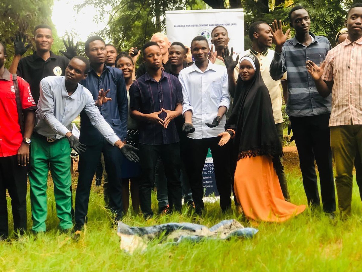 aditzinfo's tweet photo. Mkaa mbadala ni matokeo ya teknolojia mpya na rahisi ya kutengeneza mkaa tofauti na aina ya mkaa wa kawaida uliozoeleka.
@rs_morogoro @mycnngo @actionaidtz @gp_tanzania @rebekansemwa @fatma_mwasa @unclimatechange @una_tz 
#eyeonclimate #renewableenergyisthefuture https://t.co/ibL20nxgDO
