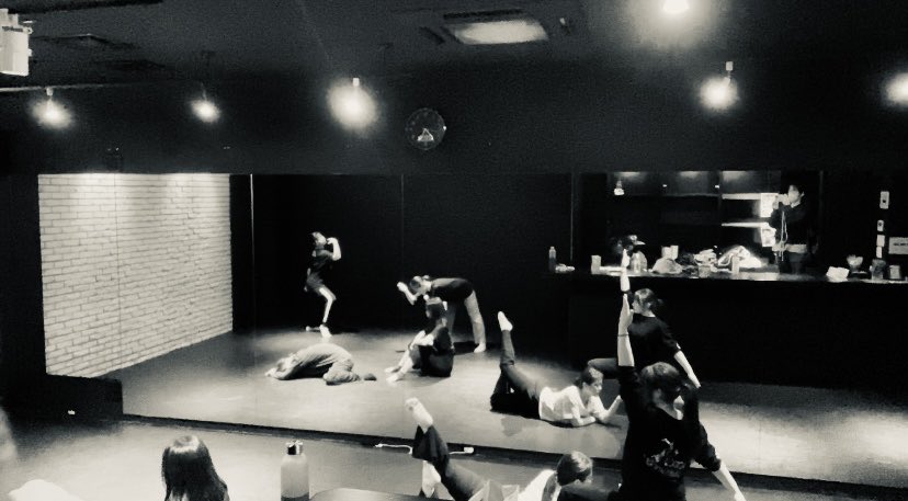 ダンサーズは5人!!
あーでもない.こーでもないを
リハ初日から.当日まで
もっとこうして!!
確認させて...
を繰り返させていただいて...
ありがとう♡!!
関係各所の皆様には.もう
本当に感謝感謝感謝しかなく...
ありがとうございました。
全く書ききれないので.
詳しくは.また後日!!
お楽しみに☆