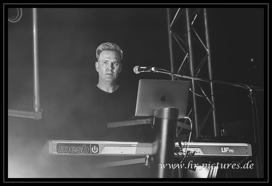 VaughnGeorgeV's tweet photo. I'm pleased to announce that I will be playing keyboards for mesh again!! This time at the Bristol show on May 19th (@MarbleFactoryUK )and the London show on May 20th #o2islington Get your tickets here: https://t.co/fSI9OzGG8c
VG 👍🎹😎
#vaughty #meshband # https://t.co/IUME7lSOxk