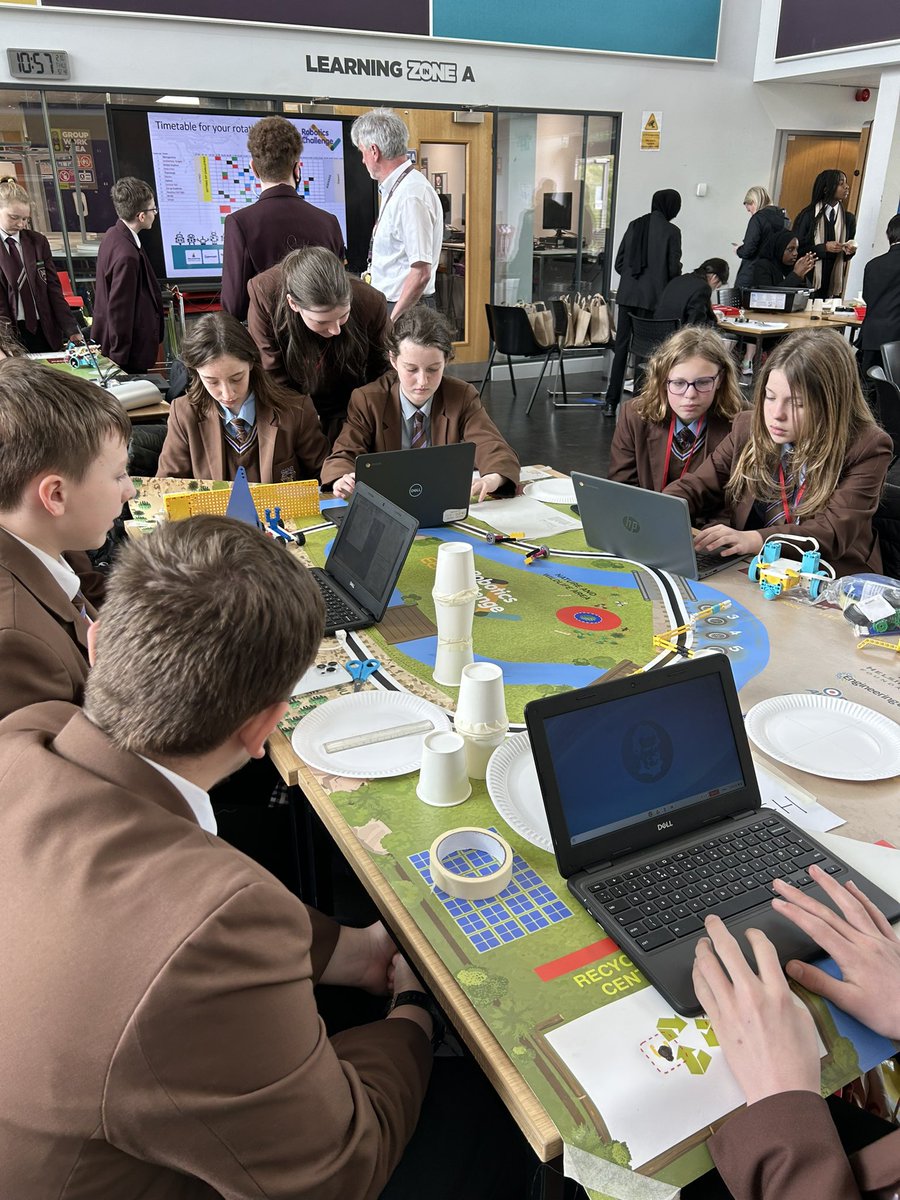 STEMFirst's tweet image. Getting stuck in to #robotdesign and #speedchallenge @ChallengeRobots @_EngineeringUK @STEMAmbassadors
